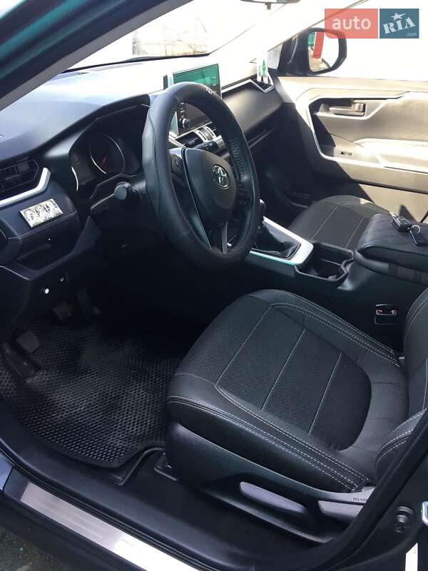 Внедорожник / Кроссовер Toyota RAV4 2020 в Первомайске