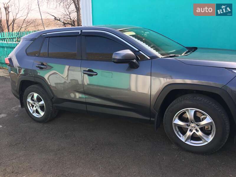 Внедорожник / Кроссовер Toyota RAV4 2020 в Первомайске