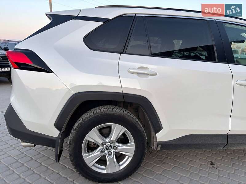 Внедорожник / Кроссовер Toyota RAV4 2020 в Львове
