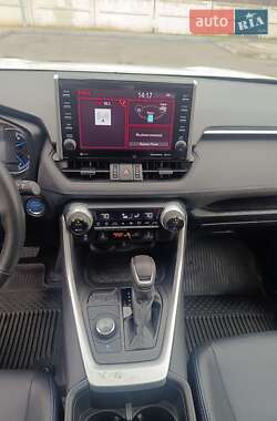 Внедорожник / Кроссовер Toyota RAV4 2022 в 