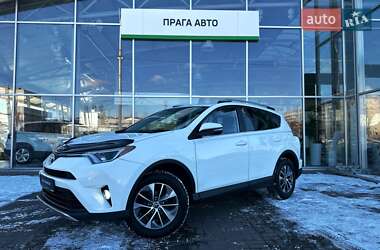 Внедорожник / Кроссовер Toyota RAV4 2016 в Киеве