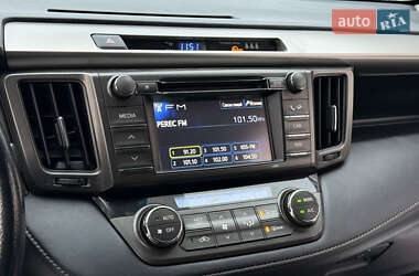 Внедорожник / Кроссовер Toyota RAV4 2013 в 