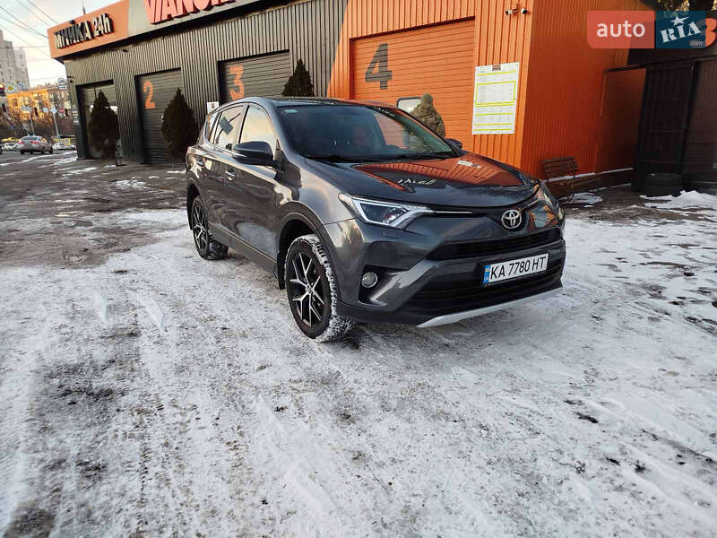 Внедорожник / Кроссовер Toyota RAV4 2016 в Киеве