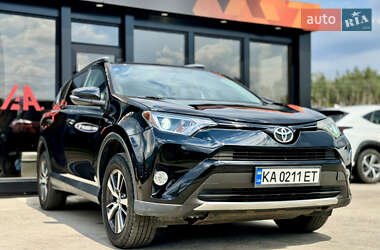 Внедорожник / Кроссовер Toyota RAV4 2016 в Киеве