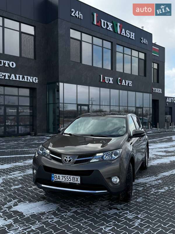 Позашляховик / Кросовер Toyota RAV4 2013 в Голованівську