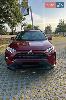 Позашляховик / Кросовер Toyota RAV4 2020 в 