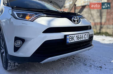 Позашляховик / Кросовер Toyota RAV4 2016 в 