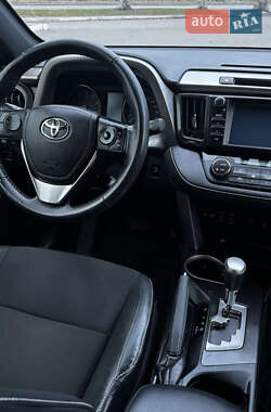 Внедорожник / Кроссовер Toyota RAV4 2017 в 