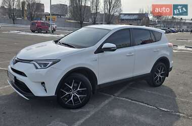 Внедорожник / Кроссовер Toyota RAV4 2017 в 
