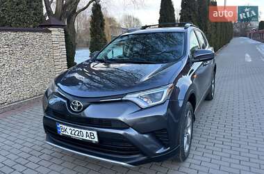 Внедорожник / Кроссовер Toyota RAV4 2016 в Дубно