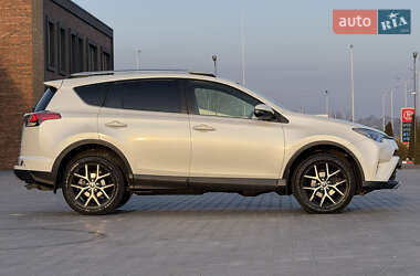Внедорожник / Кроссовер Toyota RAV4 2015 в 