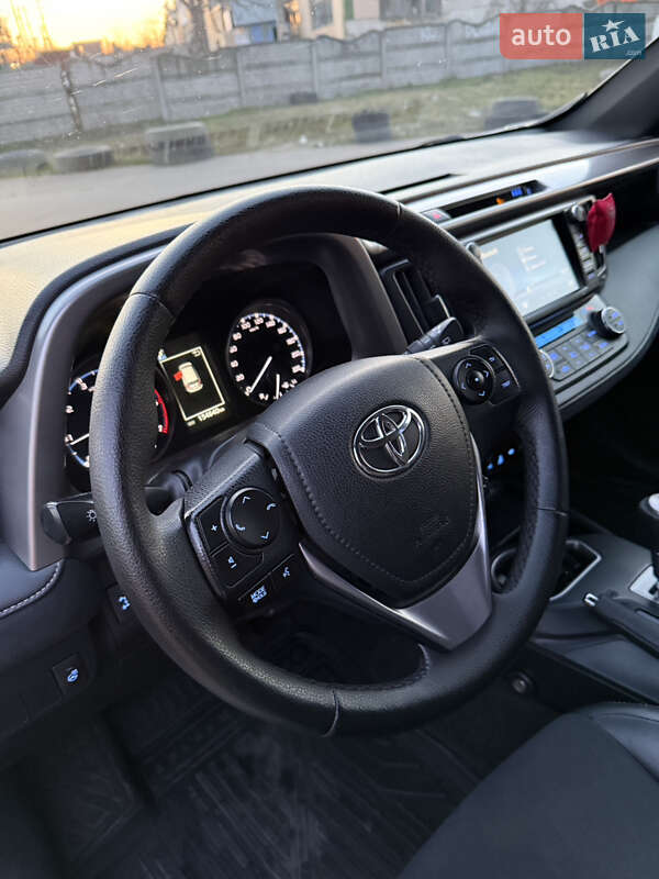 Позашляховик / Кросовер Toyota RAV4 2016 в Одесі