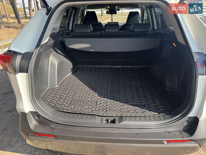 Внедорожник / Кроссовер Toyota RAV4 2019 в Сумах