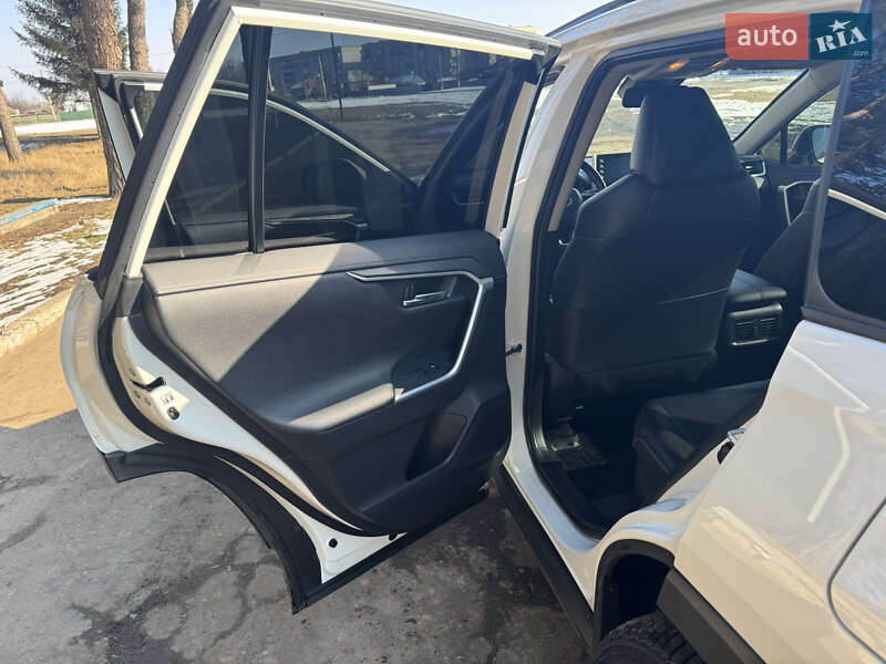 Внедорожник / Кроссовер Toyota RAV4 2019 в Сумах