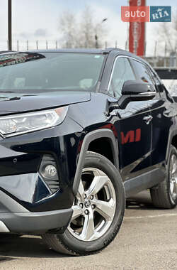 Внедорожник / Кроссовер Toyota RAV4 2021 в Киеве