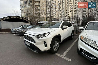 Внедорожник / Кроссовер Toyota RAV4 2019 в Киеве