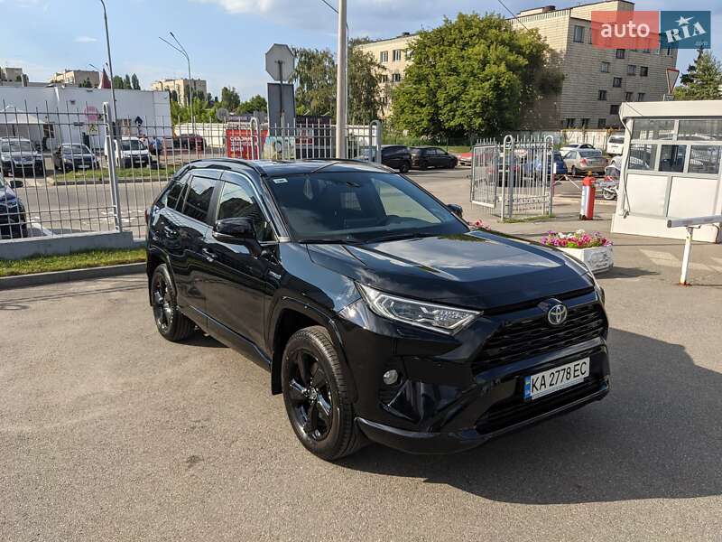 Внедорожник / Кроссовер Toyota RAV4 2021 в Киеве