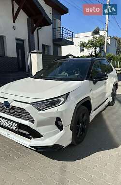 Внедорожник / Кроссовер Toyota RAV4 2021 в 