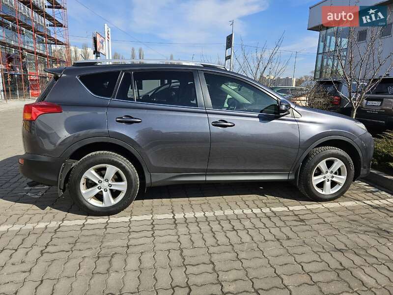 Внедорожник / Кроссовер Toyota RAV4 2014 в 