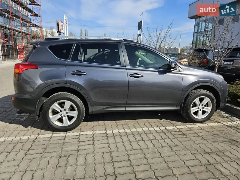 Внедорожник / Кроссовер Toyota RAV4 2014 в 