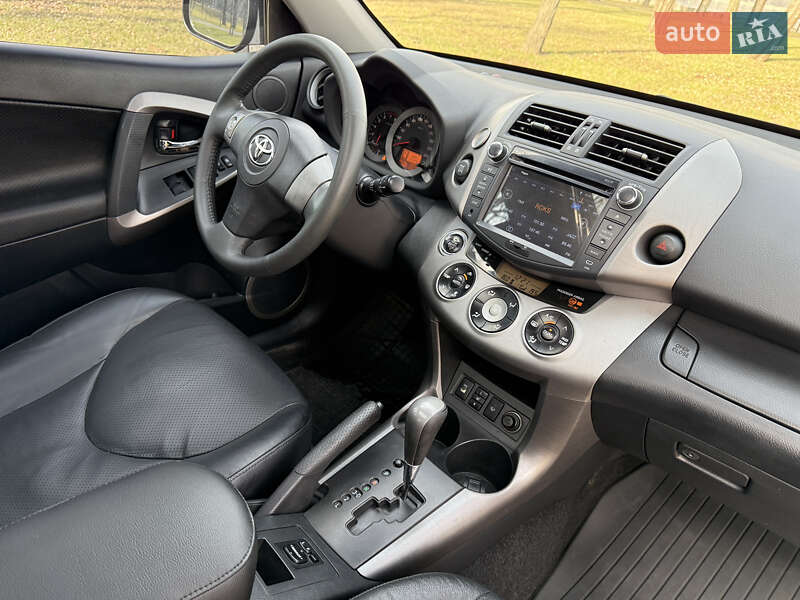 Внедорожник / Кроссовер Toyota RAV4 2006 в Киеве