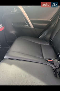 Внедорожник / Кроссовер Toyota RAV4 2017 в 