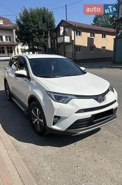 Внедорожник / Кроссовер Toyota RAV4 2017 в 