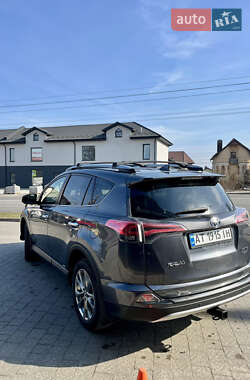 Внедорожник / Кроссовер Toyota RAV4 2017 в 