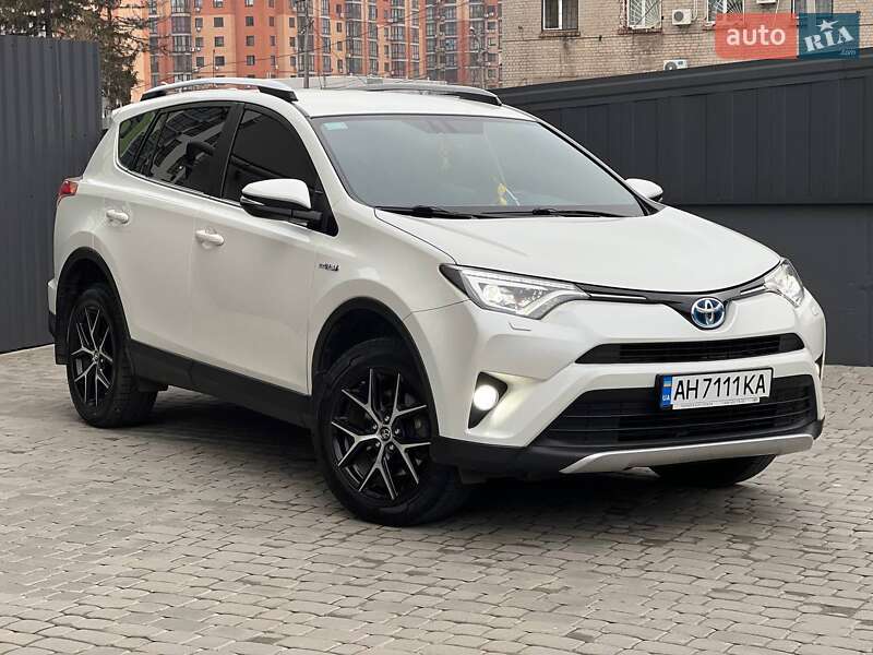 Внедорожник / Кроссовер Toyota RAV4 2016 в 