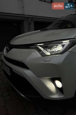 Внедорожник / Кроссовер Toyota RAV4 2016 в 