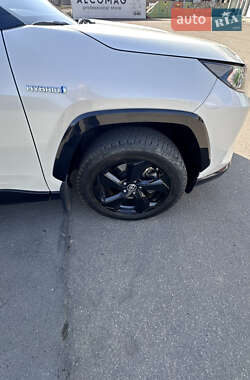 Внедорожник / Кроссовер Toyota RAV4 2021 в 