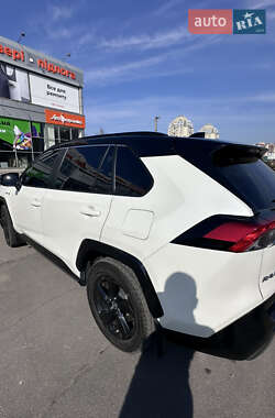 Внедорожник / Кроссовер Toyota RAV4 2021 в 