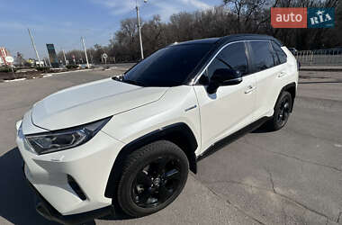 Внедорожник / Кроссовер Toyota RAV4 2021 в 