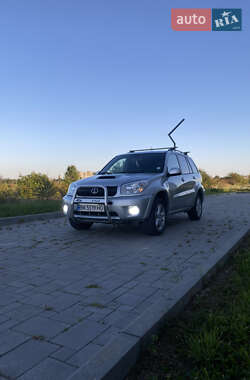 Внедорожник / Кроссовер Toyota RAV4 2004 в Здолбунове