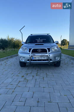 Позашляховик / Кросовер Toyota RAV4 2004 в Здолбуніві