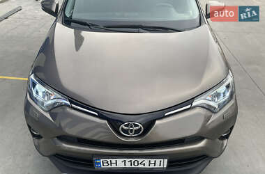 Внедорожник / Кроссовер Toyota RAV4 2017 в 