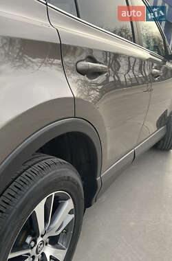 Внедорожник / Кроссовер Toyota RAV4 2017 в 