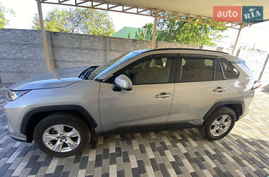 Внедорожник / Кроссовер Toyota RAV4 2021 в 
