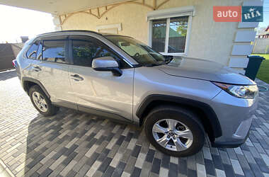 Внедорожник / Кроссовер Toyota RAV4 2021 в 