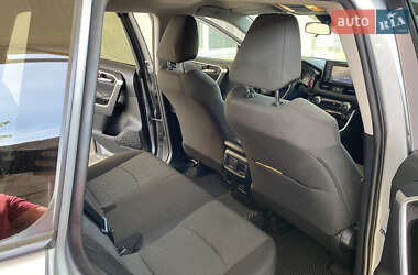 Внедорожник / Кроссовер Toyota RAV4 2021 в 