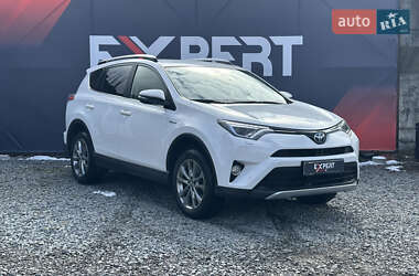 Внедорожник / Кроссовер Toyota RAV4 2017 в 
