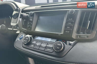 Внедорожник / Кроссовер Toyota RAV4 2017 в 