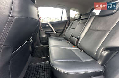 Внедорожник / Кроссовер Toyota RAV4 2017 в 