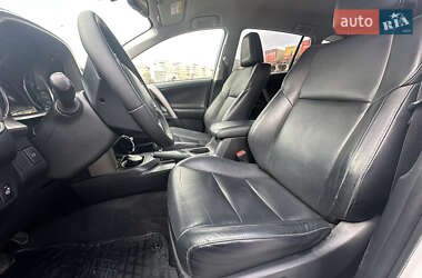 Внедорожник / Кроссовер Toyota RAV4 2017 в 