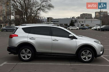 Позашляховик / Кросовер Toyota RAV4 2015 в 