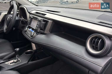 Позашляховик / Кросовер Toyota RAV4 2015 в 