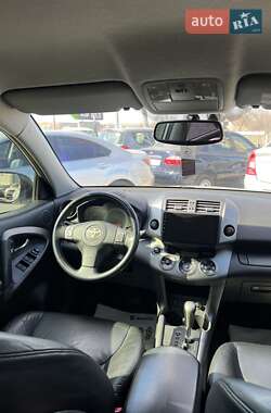 Позашляховик / Кросовер Toyota RAV4 2010 в 