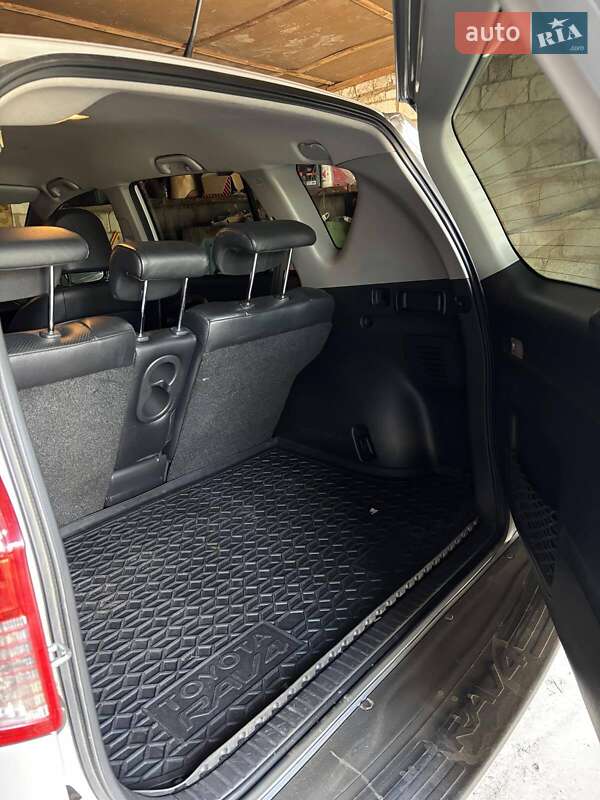 Внедорожник / Кроссовер Toyota RAV4 2009 в Кривом Роге