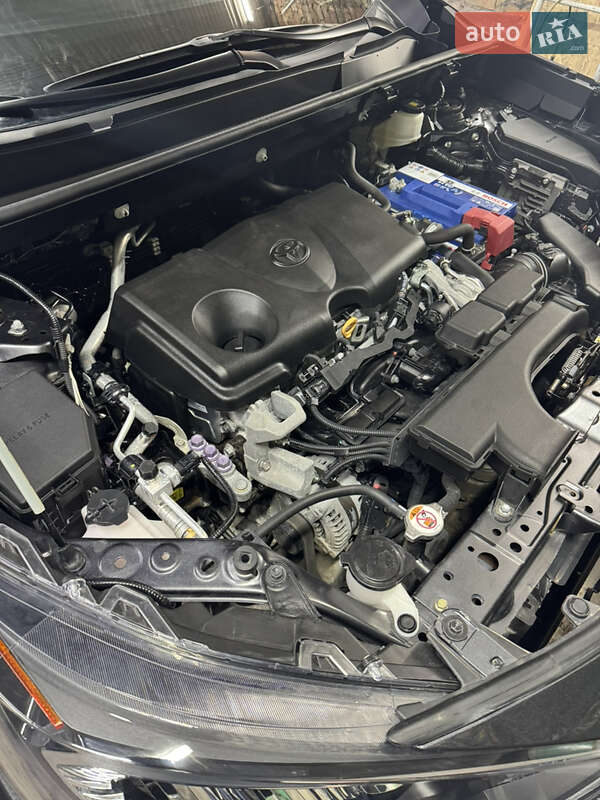 Позашляховик / Кросовер Toyota RAV4 2020 в Сумах