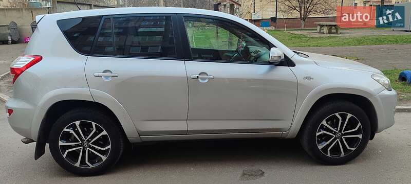 Внедорожник / Кроссовер Toyota RAV4 2009 в 